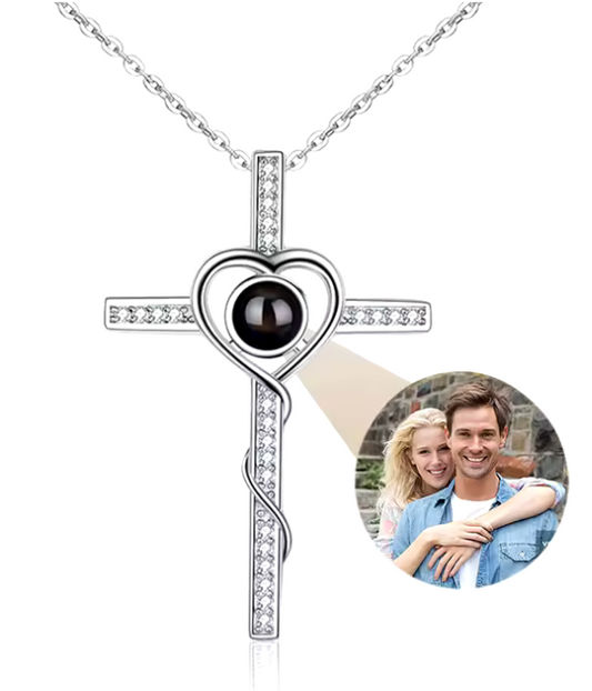 Collar Crucifijo con Foto Personalizada – Joya con Imagen Proyectada y Significado Eterno