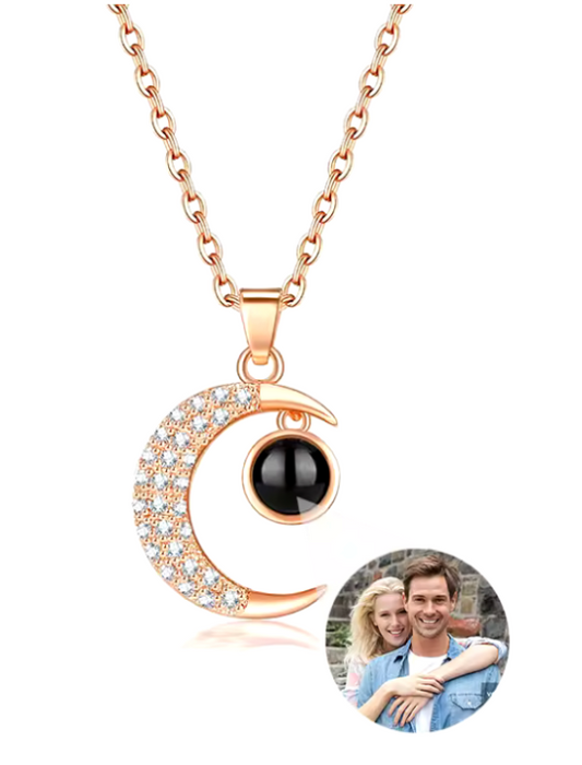 Collar Luna con Foto Personalizada – Proyección de Imagen en Joya Emotiva y Celestial